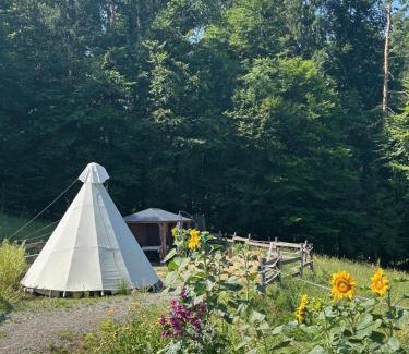 Hartl Ski Chalet | Tipi-Glamping am Gut Kunterbunt