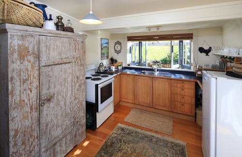 Oneroa House | Tiri Heights Summary: