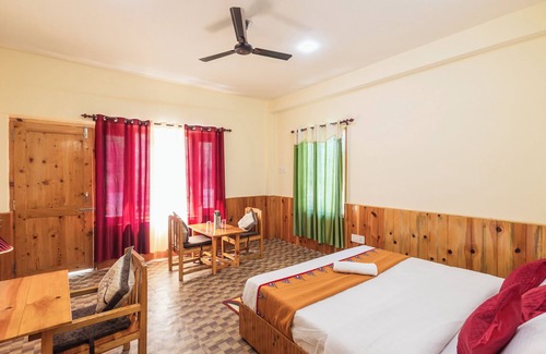 Banjar Hotel | Tirthan River Echoes