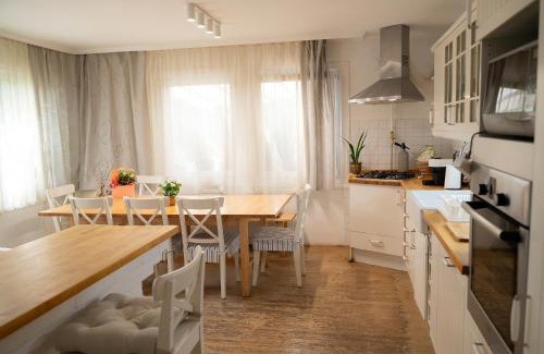 Hajduszoboszlo House | Tisch Vendégház