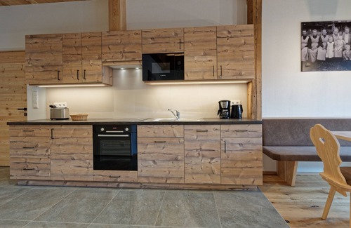 Valle Aurina Apartment | "Tischlerhof Lärche" vacation apartment with balcony and mountain view