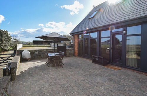 Ryde Cottage | Tithe Barn, Little Upton Farm