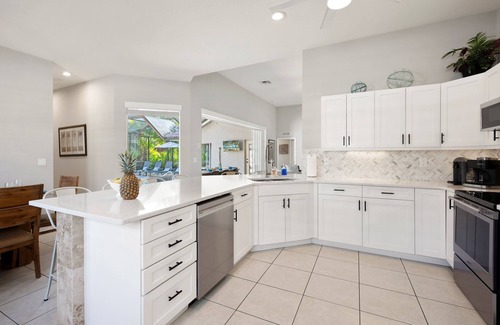 Central Naples House | Tivoli Paradise Salt Pool & Spa Villa with a Water View! King Beds!