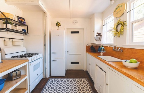 Big Bear City Cabin | Toasty Marshmallow Cabin: 3b/2b Ideal Layout. Pets Ok. Spa. Games & Poker Table