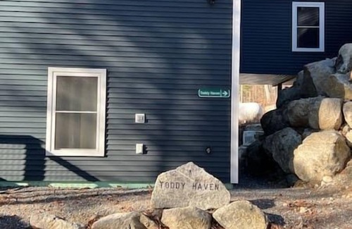 Orland Apartment | Toddy Haven: a lakefront condo near Acadia