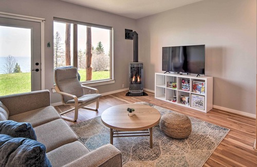 Tofte House | Tofte Escape w/ Balcony & Lake Superior Views