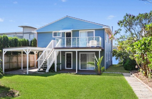 Wagstaffe House | Tofua - Absolute Waterfront by HolidayCo.