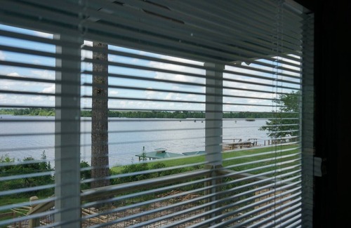 Negreet House | Toledo Queen Lakefront Custom 4 BR Home, Boathouse, Boat Ramp & Beautiful Views.