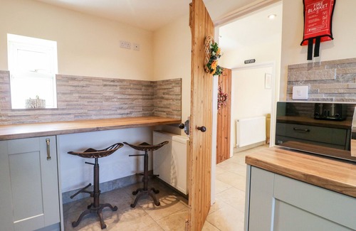 Great Haywood Cottage | TOLLDISH COTTAGE, family friendly, with a garden in Great Haywood