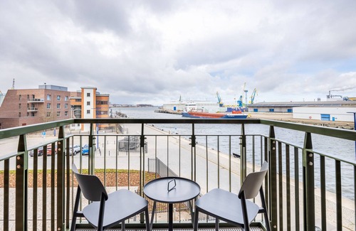 Wismar Apartment | Tolles Apartment in Hafenlage mit Balkon und Blick auf das Maritime Hafenleben
