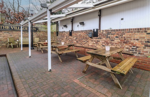 Murton Cottage | TOMMY'S ROOM, pet friendly, with a garden in Murton, County Durham