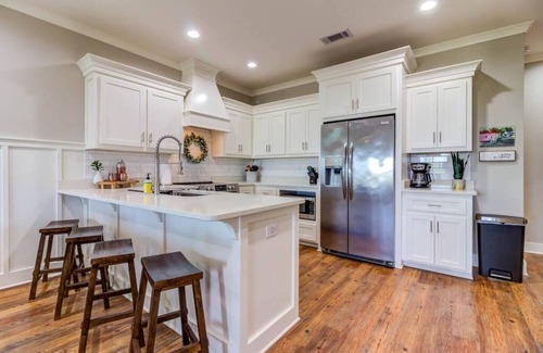 Shoreline Park House | Took the Bayt | Waterfront Holiday & Mardi Gras Escape