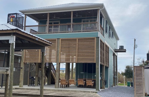Shoreline Park House | Took the Bayt | Waterfront Holiday & Mardi Gras Escape