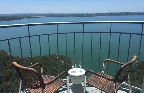 Comanche Canyon Ranch Apartment | Top apartment #3 of the Castle ~ Sunsets & views high above Lake Travis!