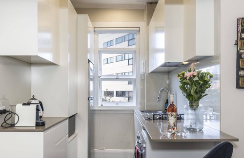 Darlinghurst Apartment | Top Floor 1 Bedroom Apt Sunroom, Close To CBD