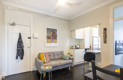 Darlinghurst Apartment | Top Floor 1 Bedroom Apt Sunroom, Close To CBD
