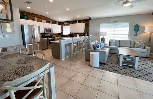 Indian Rocks Beach Condo | Top Floor- 5 Star - Indian Rocks Beachfront Fan Favorite!
