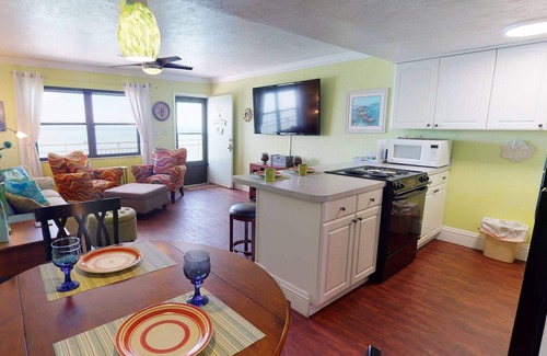 Sunset Beach Condo | Top Floor. Amazing Beachfront View. Quiet and Peaceful Sunset Beach!