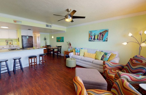 Sunset Beach Condo | Top Floor. Amazing Beachfront View. Quiet and Peaceful Sunset Beach!