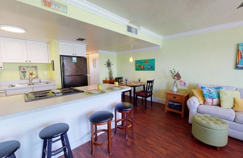 Sunset Beach Condo | Top Floor. Amazing Beachfront View. Quiet and Peaceful Sunset Beach!