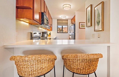 Maalaea Condo | Top Floor Condo- Ocean Views w Pool Steps to Beach