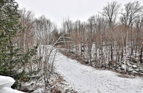 Ludlow Condo | Top-floor condo with fireplace, balcony, tennis, washer/dryer & WiFi
