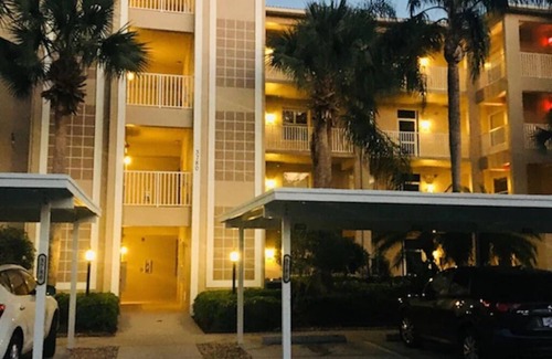 Naples Condo | Top Floor Condo with Panoramic View of Golf Course & Lake