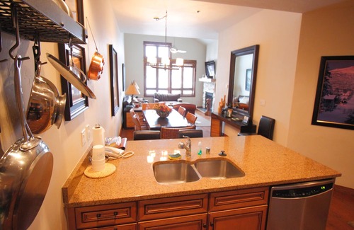 Four O'Clock Condo | Top Floor Corner Luxury - Ski in/Out - Unit 302 Breckenridge License #45214