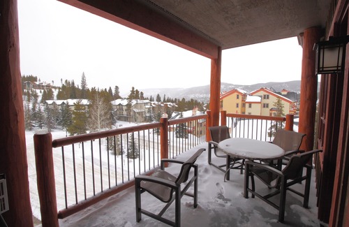 Four O'Clock Condo | Top Floor Corner Luxury - Ski in/Out - Unit 302 Breckenridge License #45214