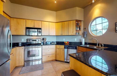 Highland Lake Estates Condo | Top Floor - Largest Size 1 Bedroom - 1.5 Bath Villa (Sleeps 4)