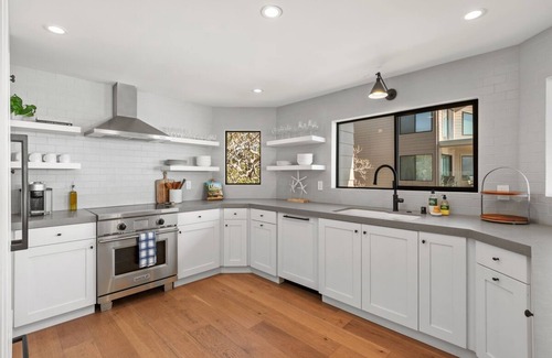 Solana Beach Apartment | Top Floor Oceanfront Retreat, a Short 3-5 Minute Walk to the Beach