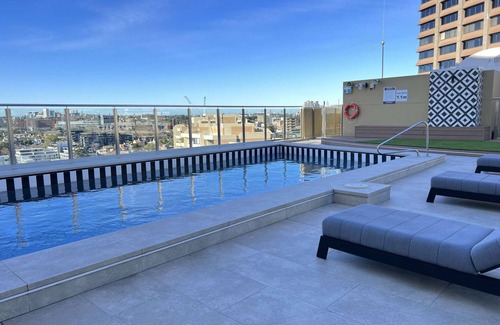 Darlinghurst Apartment | Top Floor Sydney Hyde Park with Balcony & Views