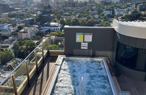 Darlinghurst Apartment | Top Floor Sydney Hyde Park with Balcony & Views