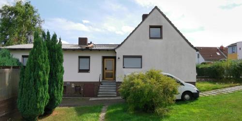 Kassel House | Top Komfort Apartment, 3 Zimmer inkl privater Küche und Bad WC, Erdgeschoss, inkl Frühstück und Getränke, Free WiFi, Parkplatz, Smart TV, Top Lage in Kassel, so Privat wie zu Hause