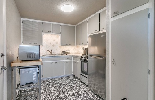 Norman House | Top Level Charming Townhome with 1 bedroom as close to campus as you can get!