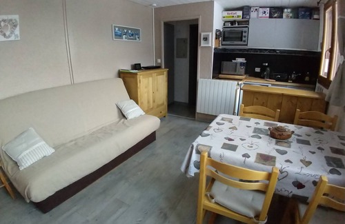 La Salle-les-Alpes Apartment | Top location, sleeps 140/190, wifi, direct access to slopes, club and ESF meetings