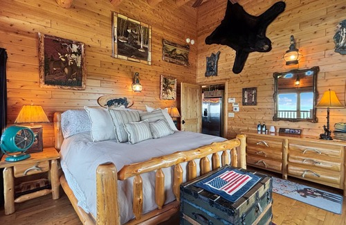Greenville Cabin | Top O' The World (Mountain Views)