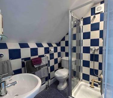 Huntington House | Top of House Double Room with Free Parking in York