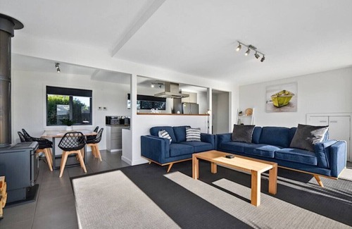 Akaroa House | Top Of The Bay-Akaroa-Close to Peron Dunes
