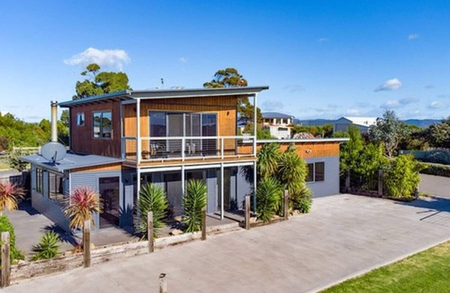Akaroa House | Top Of The Bay-Akaroa-Close to Peron Dunes