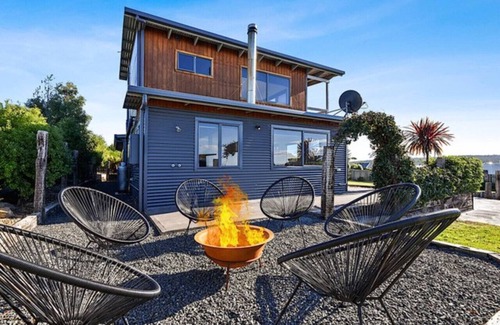 Akaroa House | Top Of The Bay-Akaroa-Close to Peron Dunes