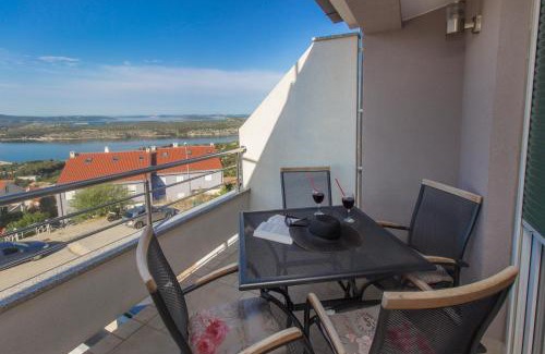 Meterize Apartment | Top Of The City