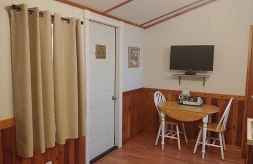 Boerne Cabin | Top of the Hill RV Resort & Cabins