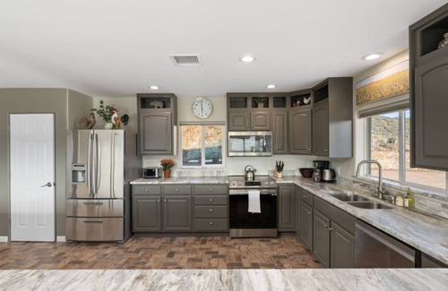 Dewey-Humboldt House | Top of the Mountain Home w/Hot Tub, Gym & Sauna!
