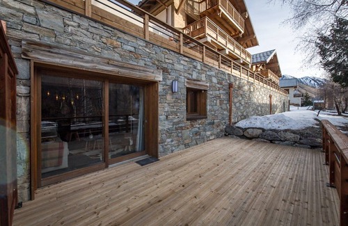 Saint-Sorlin-d'Arves Apartment | Top of the range flat with a large terrace in the heart of the village - sleeps 6