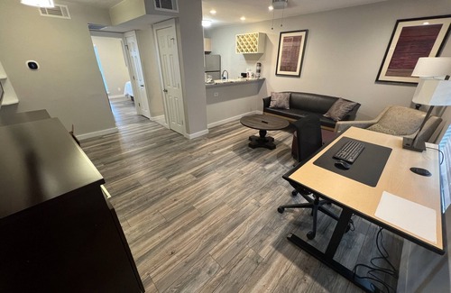 Old East Dallas Condo | ★ Top Rated - Knox Henderson Hot Spot, Corporate Condo ★