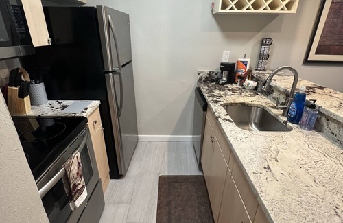 Old East Dallas Condo | ★ Top Rated - Knox Henderson Hot Spot, Corporate Condo ★