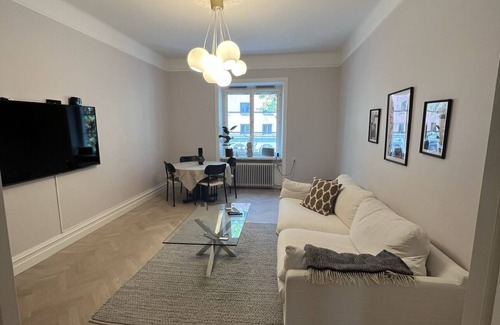 Vasastan Apartment | Top renovated turn of the century apartment in the heart of Stockholm, 4-5 ppl
