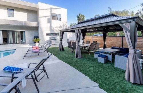 Canoga Park House | Topanga Cabana L.A. City Modern Pool