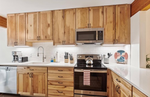 Stowe Area House | Topnotch 329E: 2 br, fireplace, a/c, resort pool & hot tub!